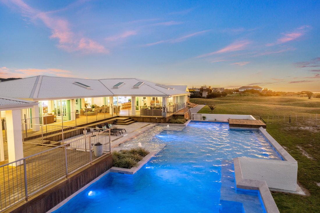 House in Waikanae Beach, Wellington, New Zealand 3 - 18601150