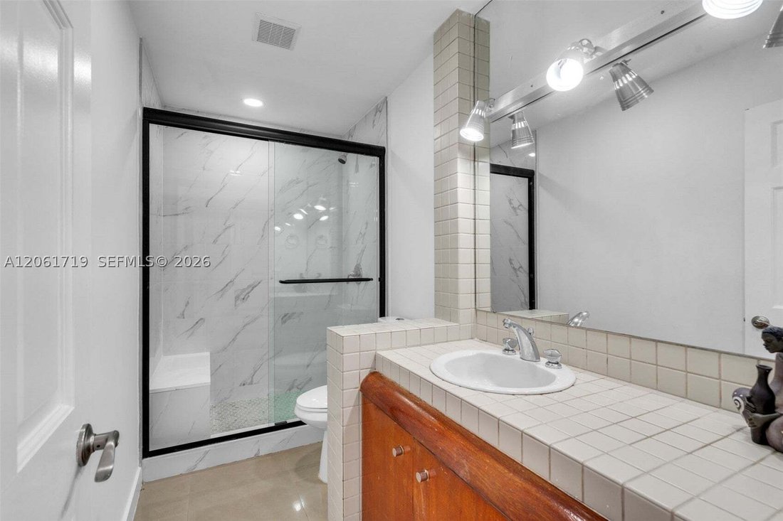 House in Hialeah, Florida, United States 5 - 18596742