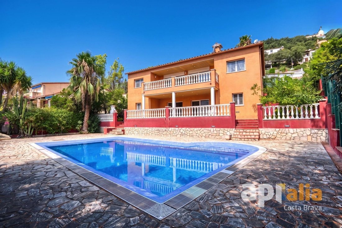 Chalet in Calonge i Sant Antoni, Catalonia, Spain 2 - 18597408