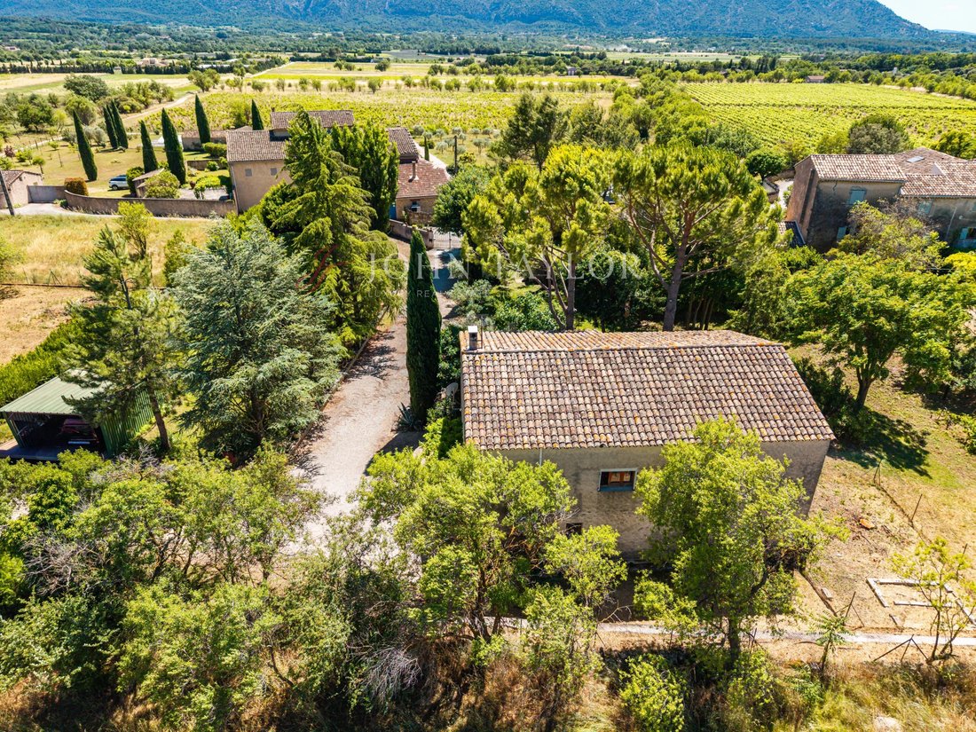 House in Gordes, Provence-Alpes-Côte d'Azur, France 2 - 18598265