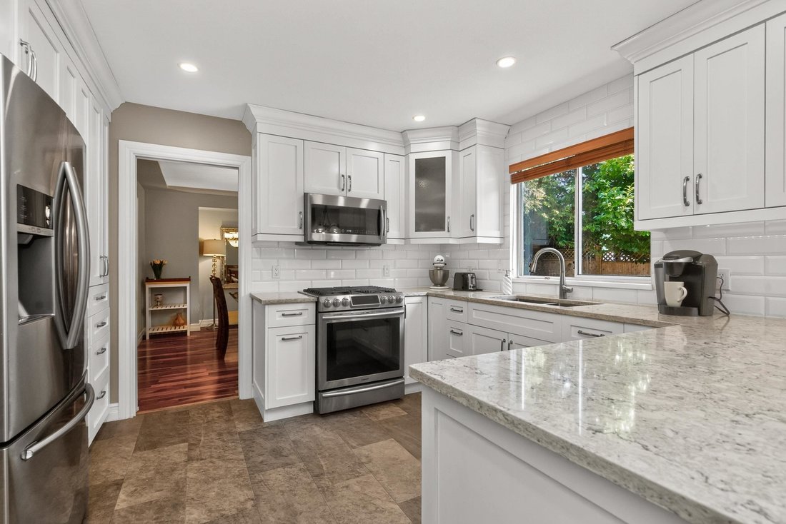 House in Surrey, British Columbia, Canada 2 - 18603850