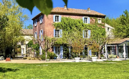 Country House in Nevons-route d'Apt, L'Isle-sur-la-Sorgue, France 1