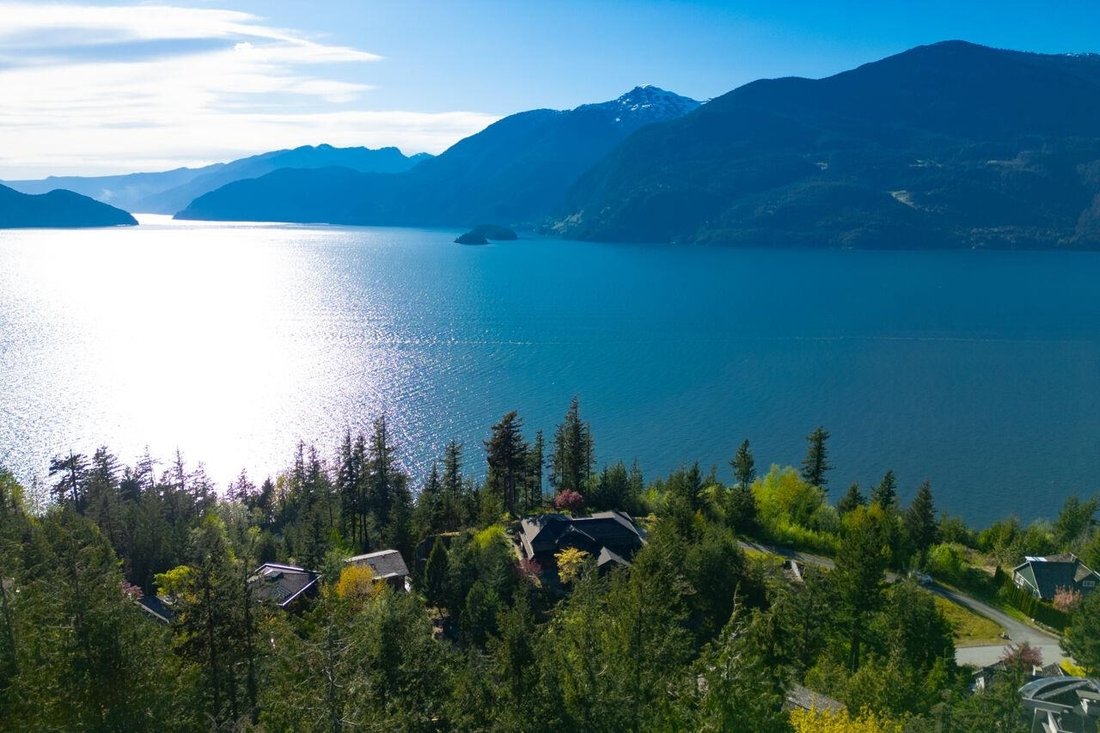 House in Furry Creek, British Columbia, Canada 1 - 18603883