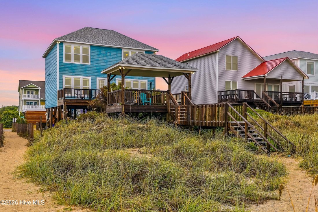 House in Oak Island, North Carolina, United States 1 - 18503112