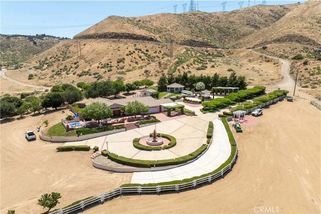 House in Palmdale, California, United States 1 - 18046824