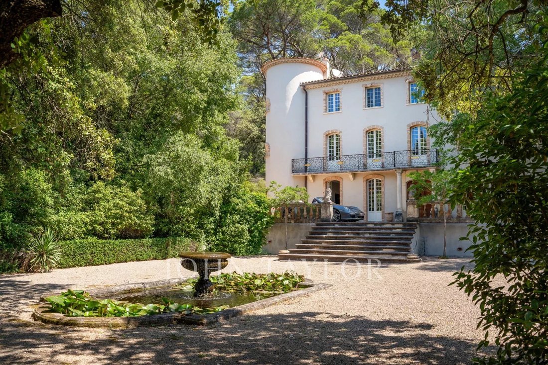 Castle in Ouest, Lorgues, France 1 - 18203112
