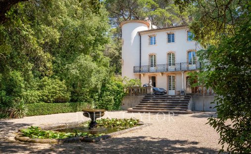 Château à Ouest, Lorgues, France 1