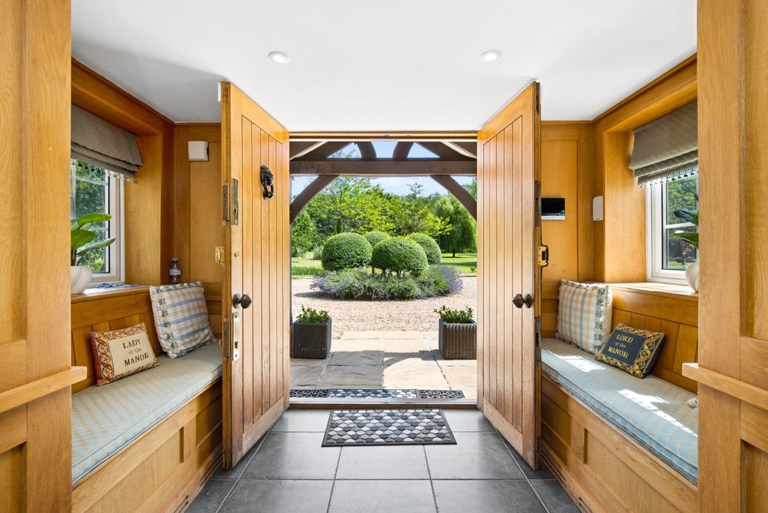 House in Whitmoor, Worplesdon, England 2 - 18598174