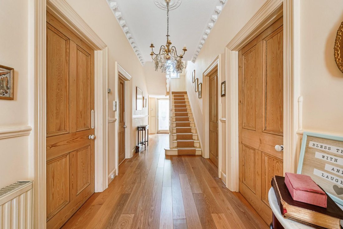 House in Acton, Ealing, England 3 - 18599869