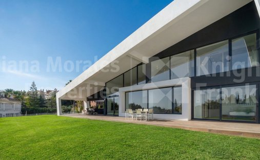 Villa in Bel-Air, Estepona, Andalusia 1
