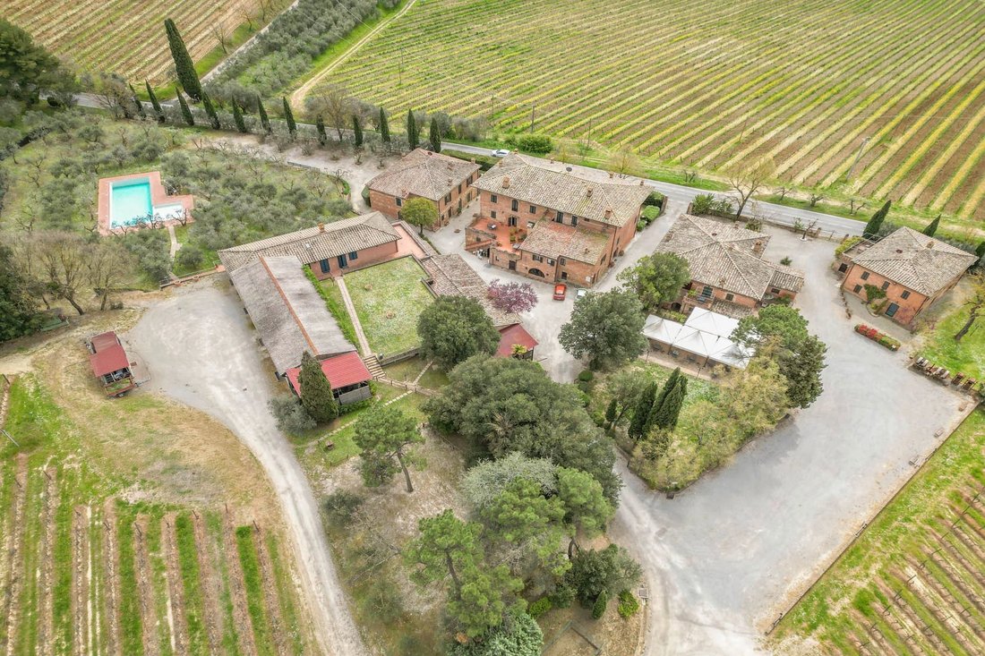 Farm Ranch in Montepulciano, Tuscany, Italy 1 - 18598339