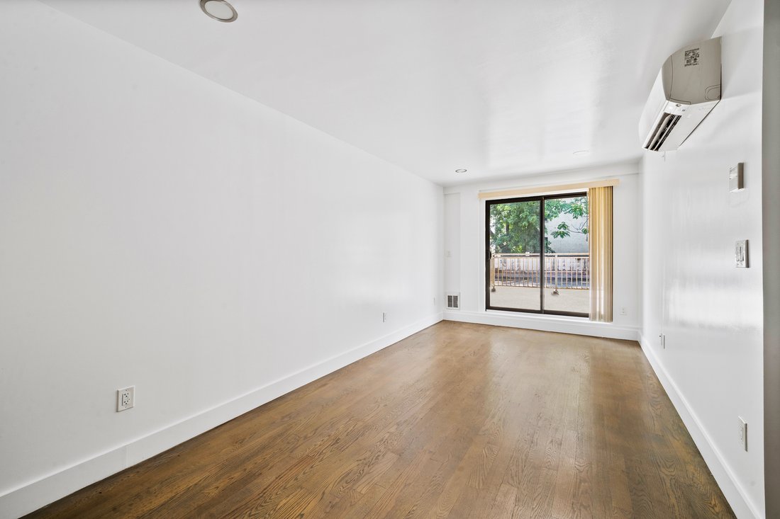 House in New York, New York, United States 2 - 18602337