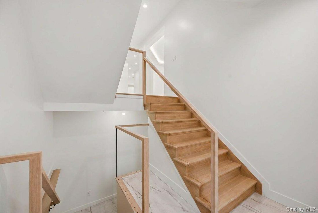 Condo in Spring Valley, New York, United States 5 - 18596570