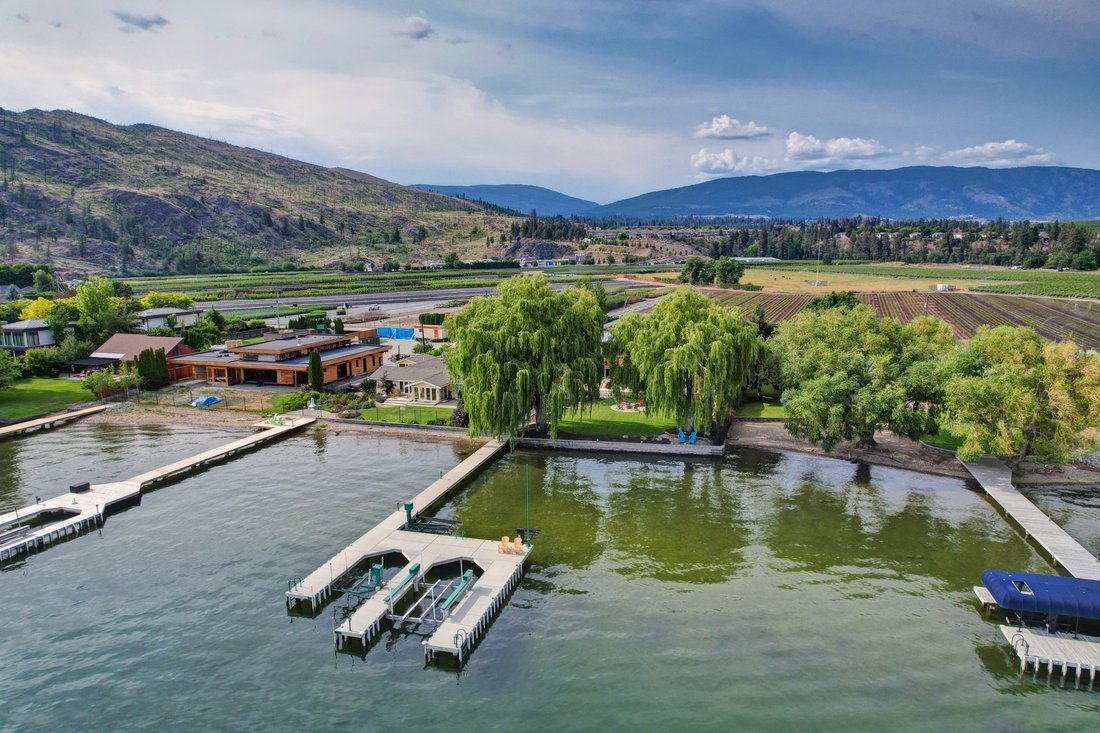 House in West Kelowna, British Columbia, Canada 1 - 18603556