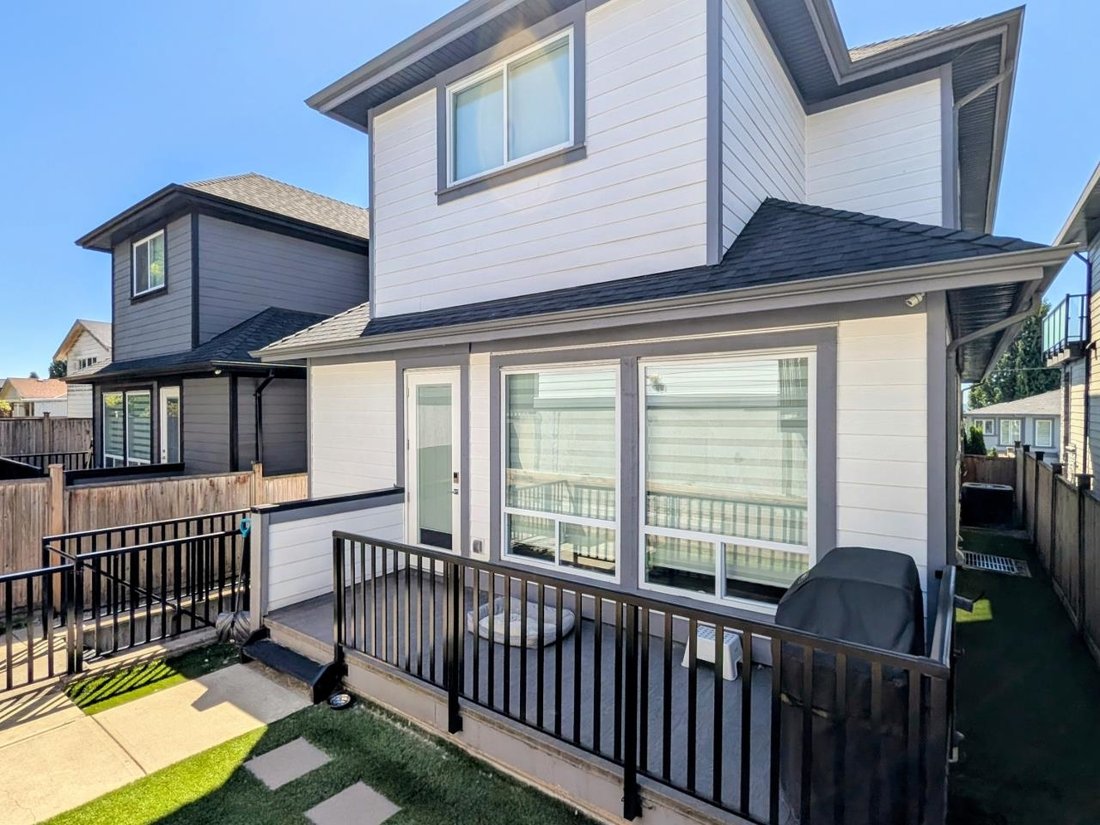 House in Coquitlam, British Columbia, Canada 2 - 18603858