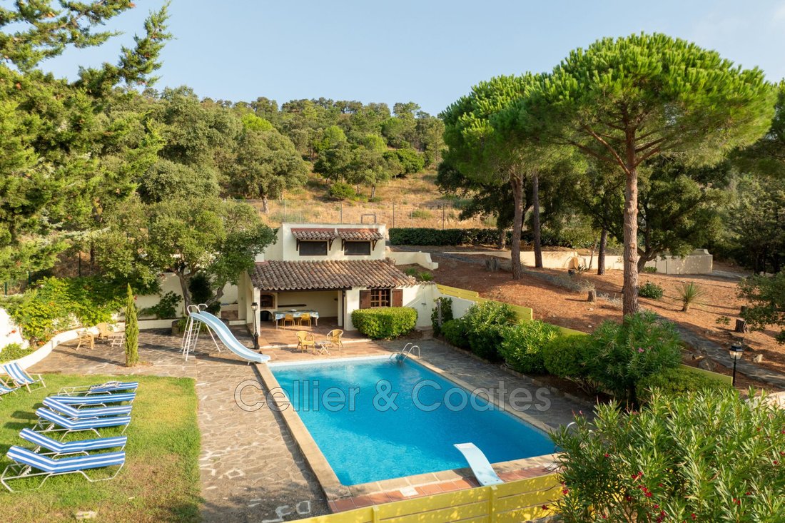 Villa in Nord Est, Bormes-les-Mimosas, France 1 - 18598122