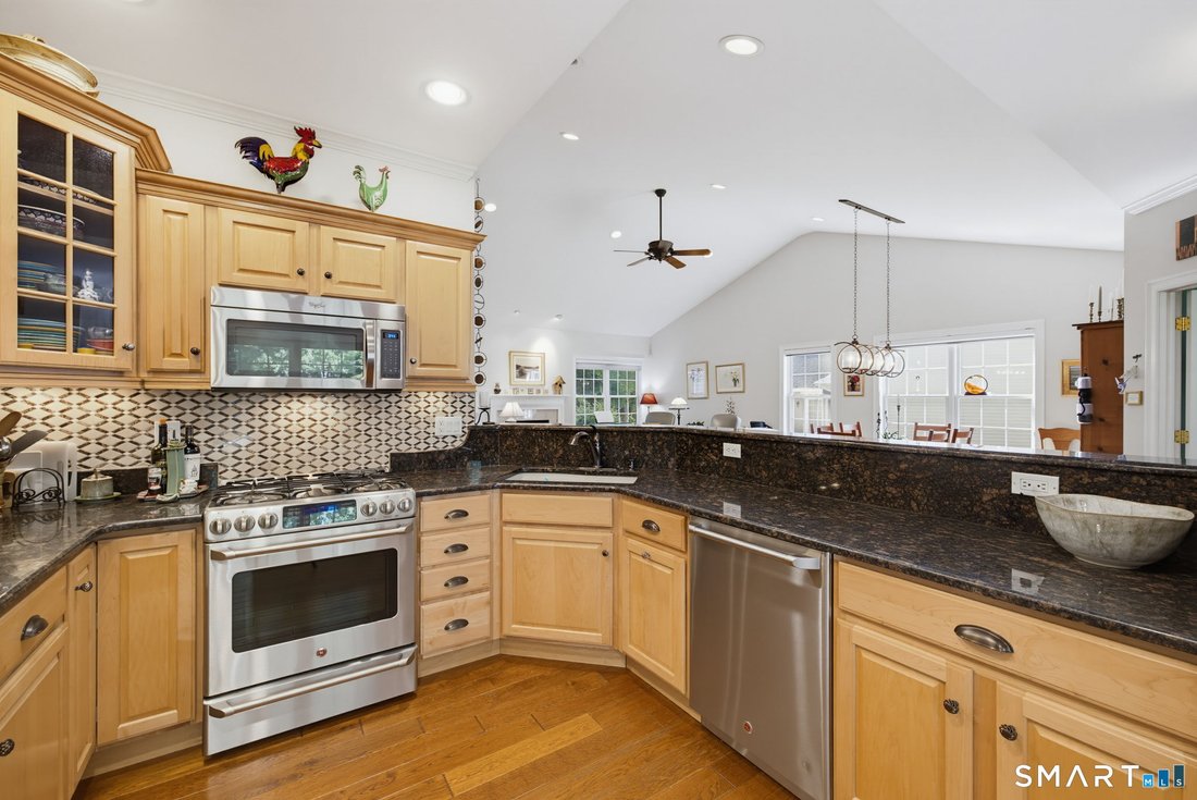 Condo in Somers, Connecticut, United States 5 - 18602289