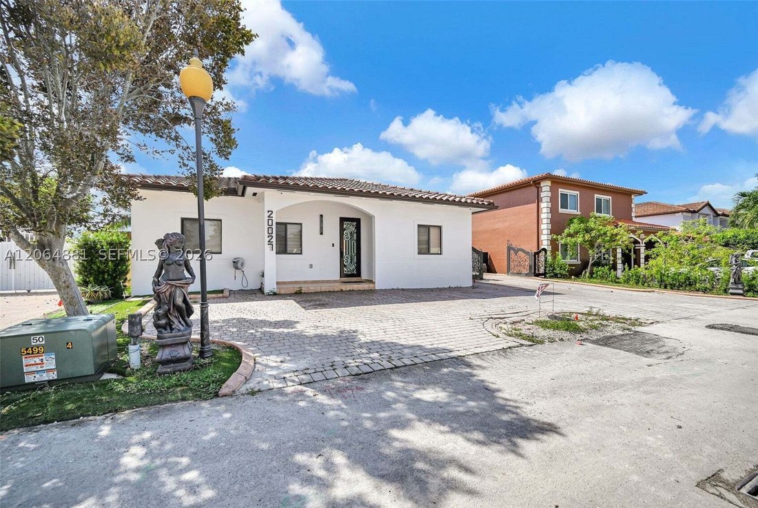 House in Hialeah, Florida, United States 4 - 18601007