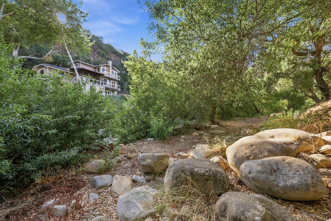 Ojai, California, United States 3 - 18600364