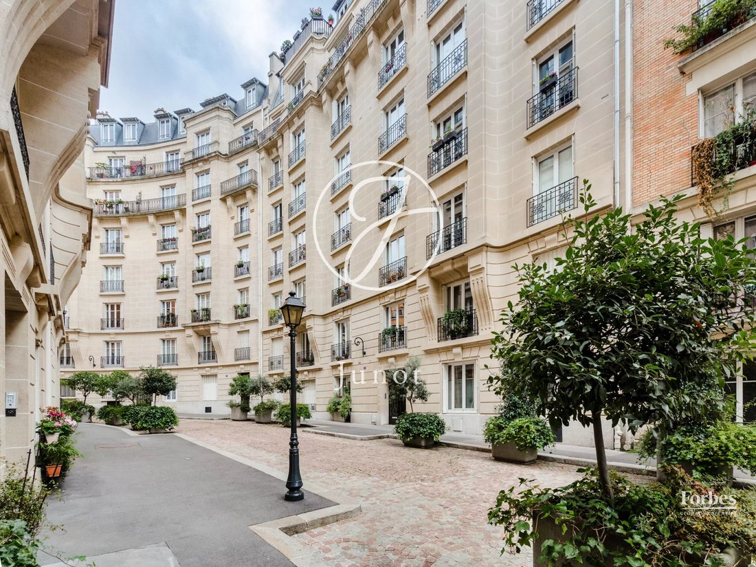 Apartment in Grandes Carrières-Clichy, Paris 18e Arrondissement, Paris 1 - 18602804
