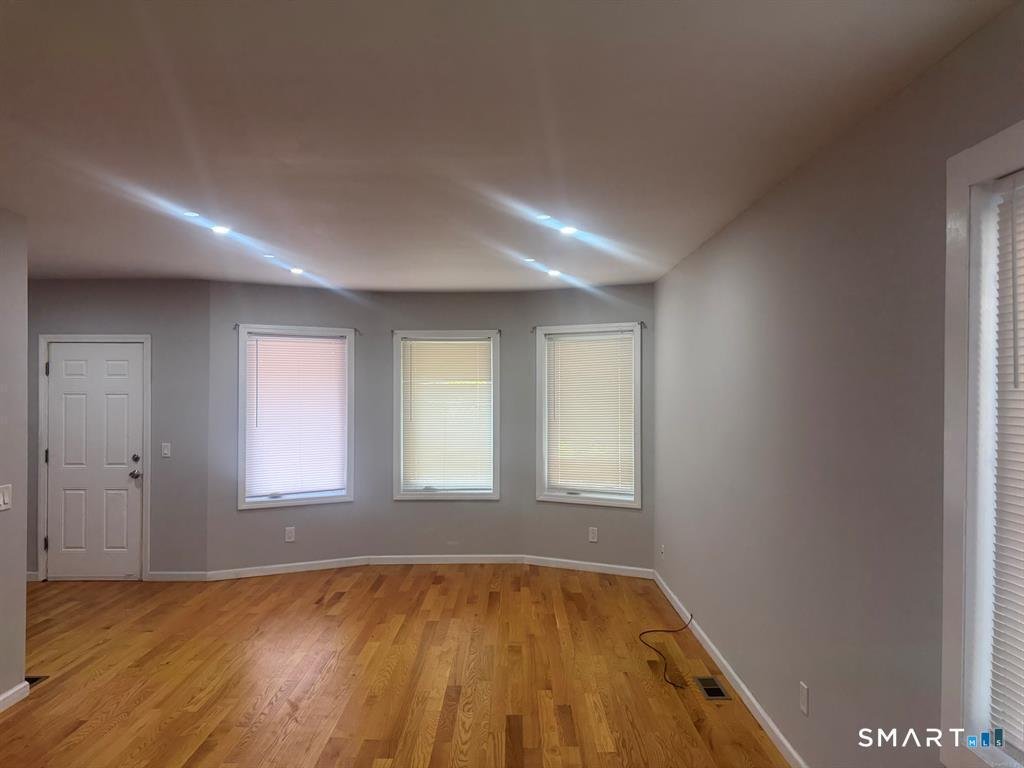 Bridgeport, Connecticut, United States 3 - 18602210