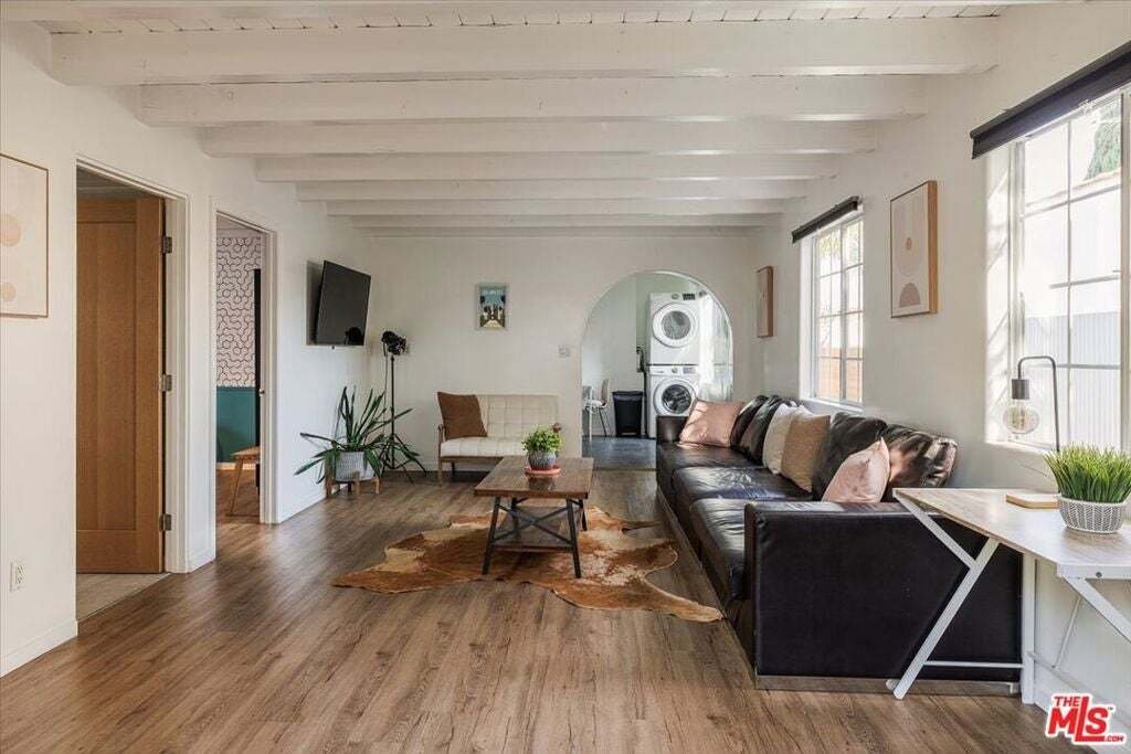 Los Angeles, California, United States 5 - 18601035