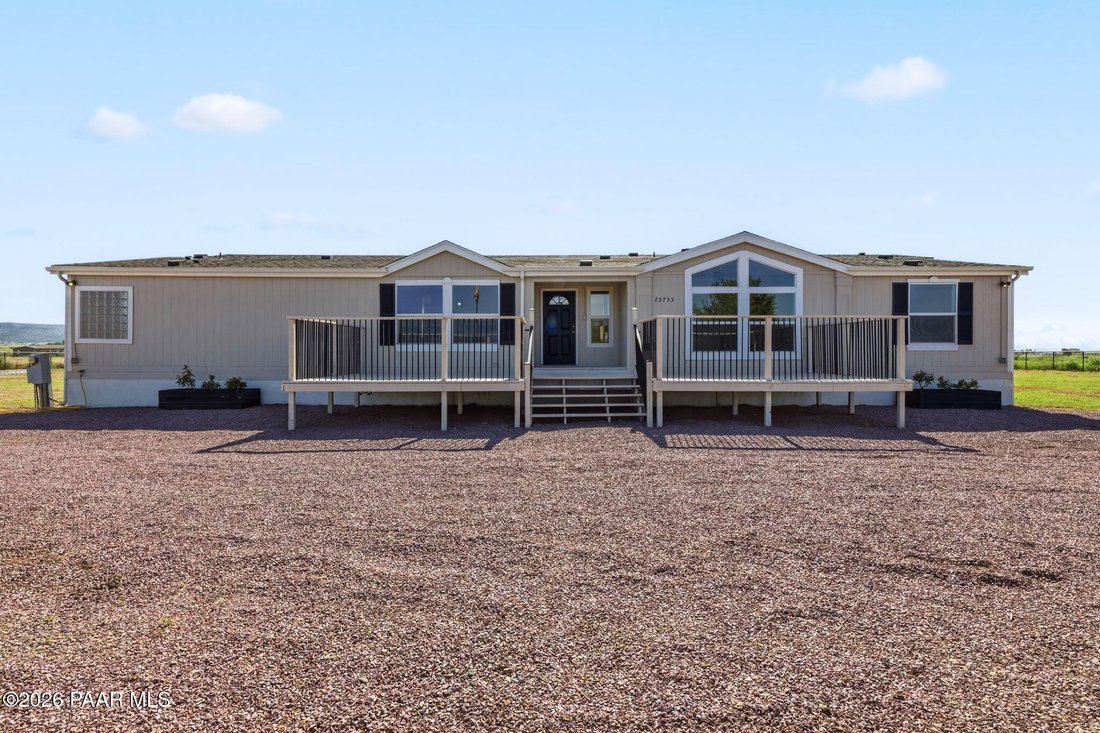 Paulden, Arizona, United States 1 - 18599617