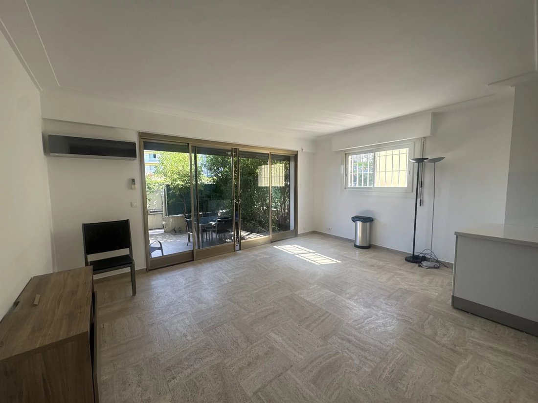 Apartment in La Source, Cannes, France 3 - 18598655
