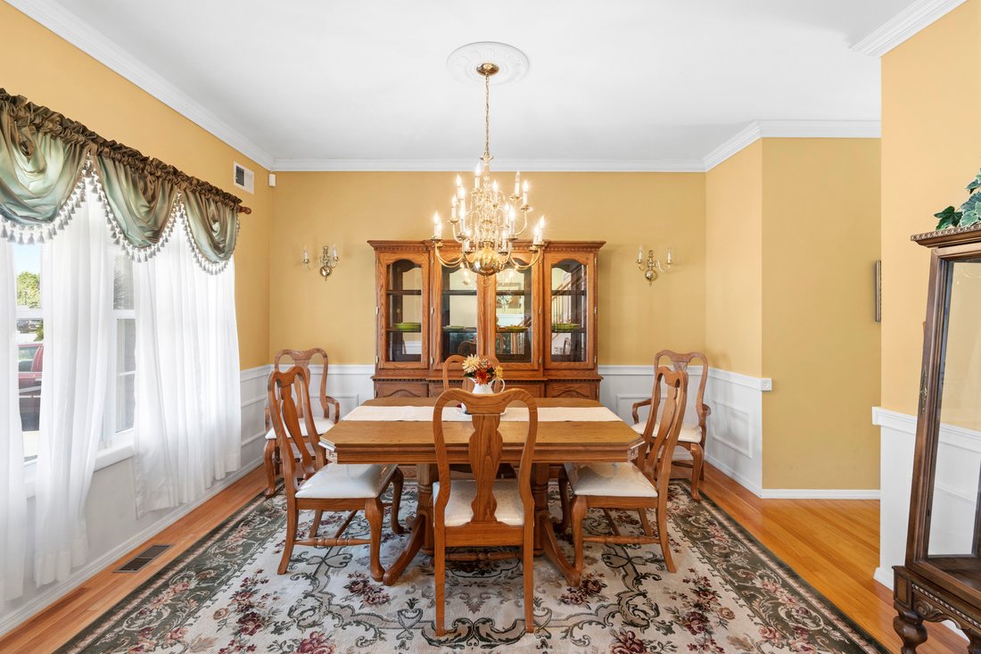 House in Manorville, New York, United States 3 - 18553055