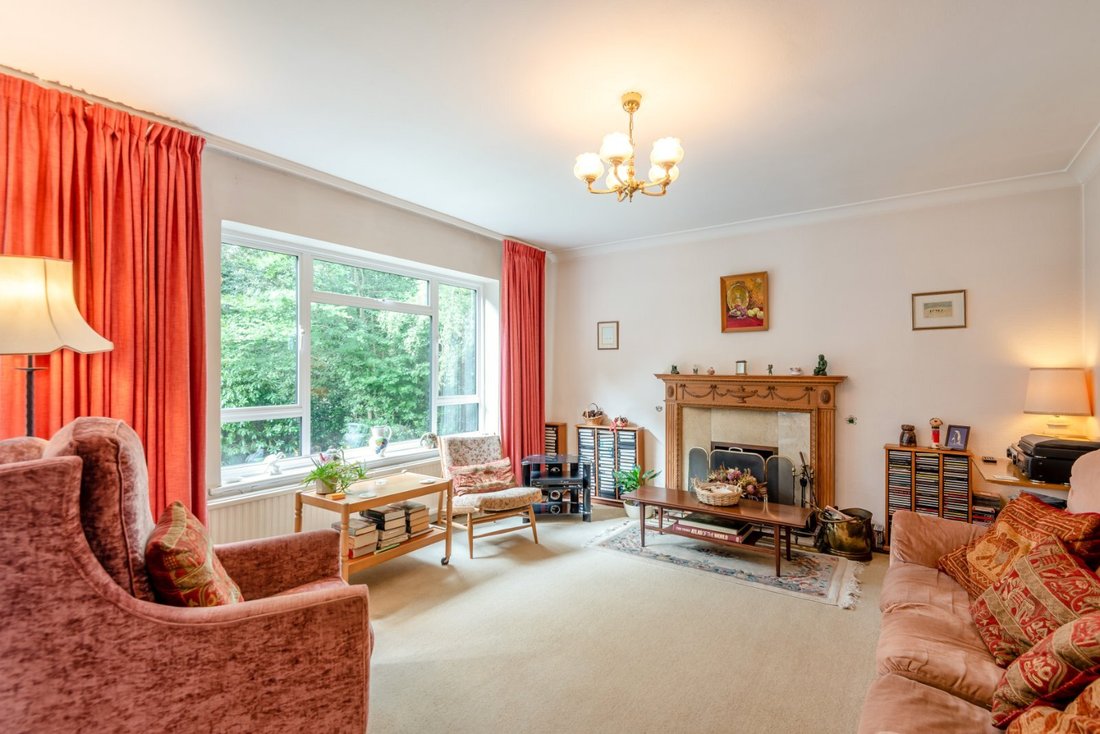 House in Tatling End, Gerrards Cross, England 2 - 18597463