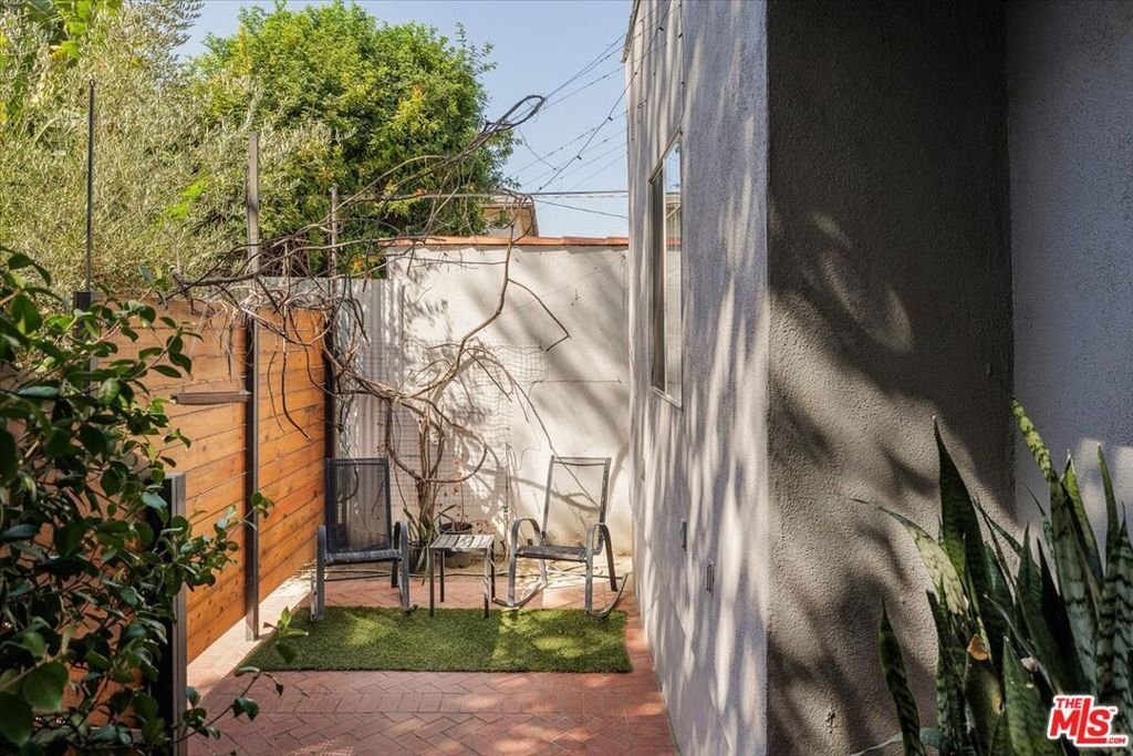 Los Angeles, California, United States 4 - 18601035