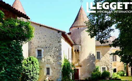 Castle in Vilhonneur, Moulins-sur-Tardoire, France 1