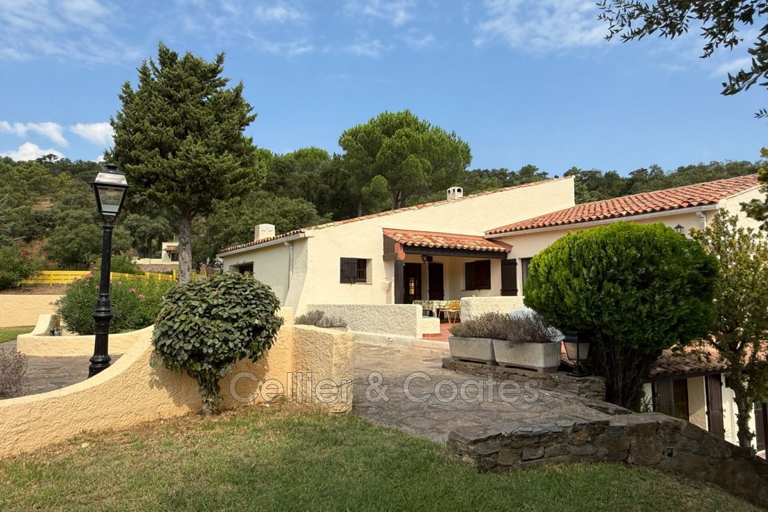 Villa in Nord Est, Bormes-les-Mimosas, France 5 - 18598122