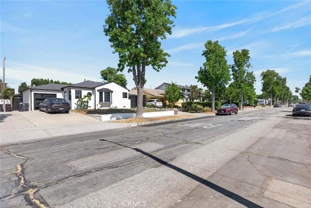 House in Burbank, California, United States 3 - 18602026