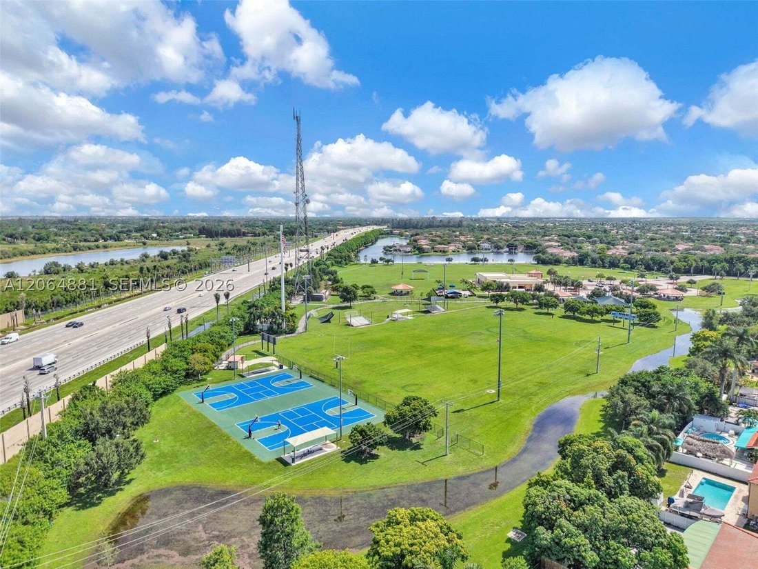 House in Hialeah, Florida, United States 1 - 18601007