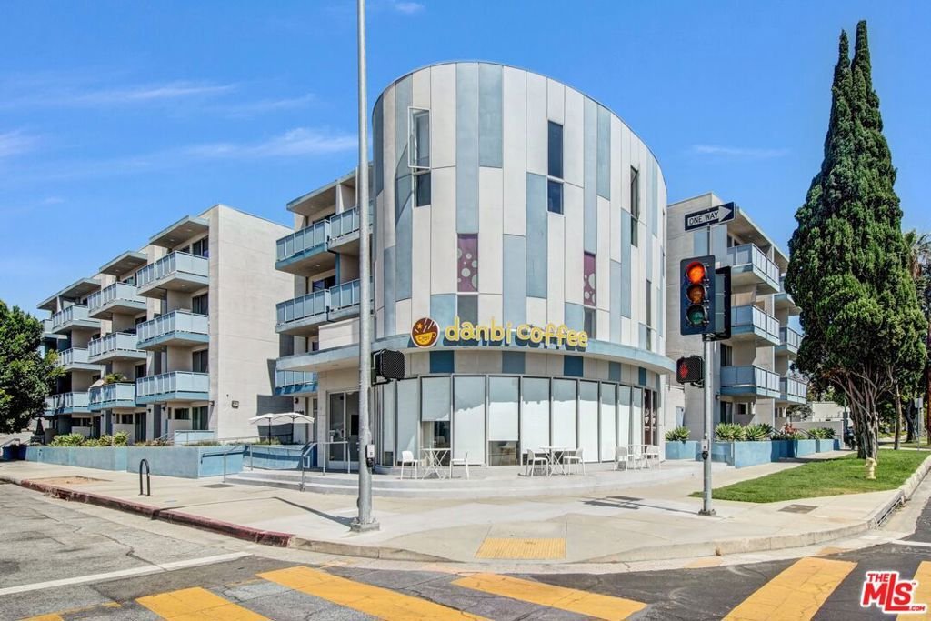 Altadena, California, United States 2 - 18596914