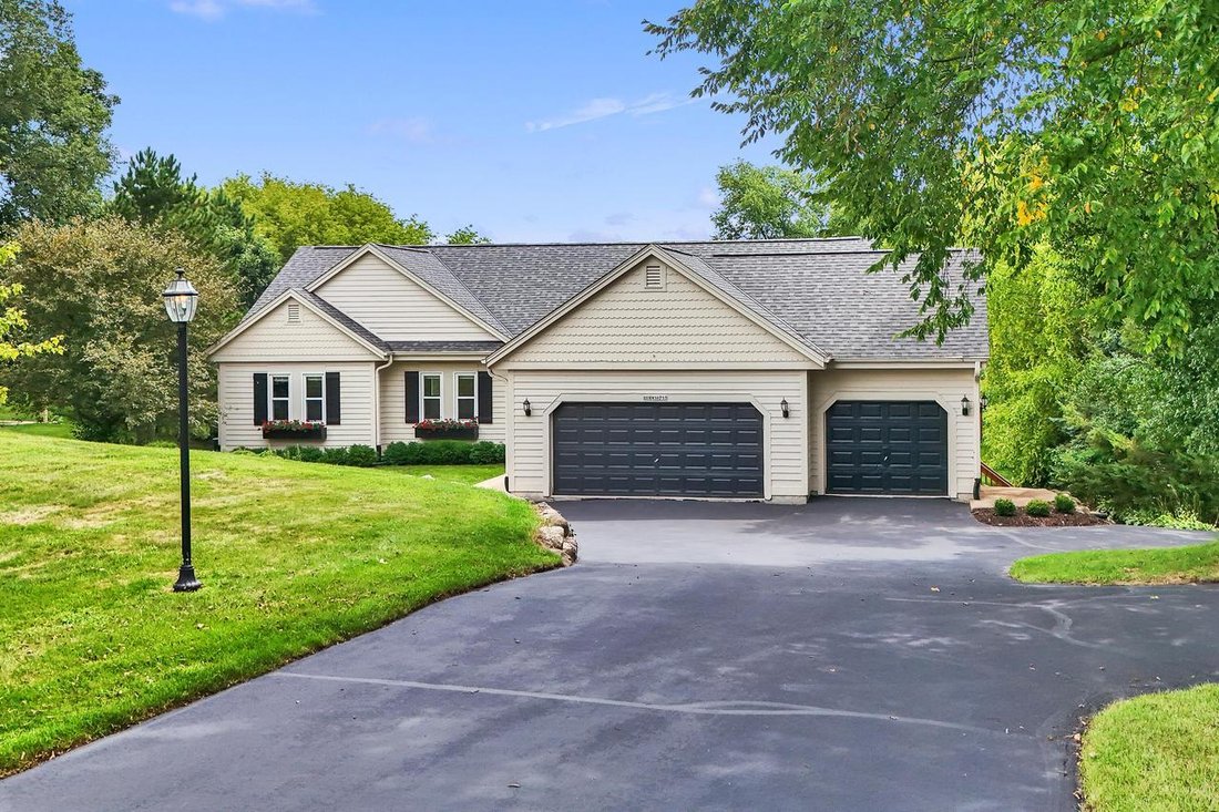 House in Waukesha, Wisconsin, United States 1 - 18599987