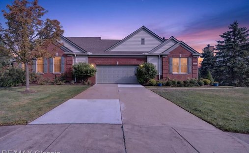 Condo in Township of Northville, Michigan, United States 1