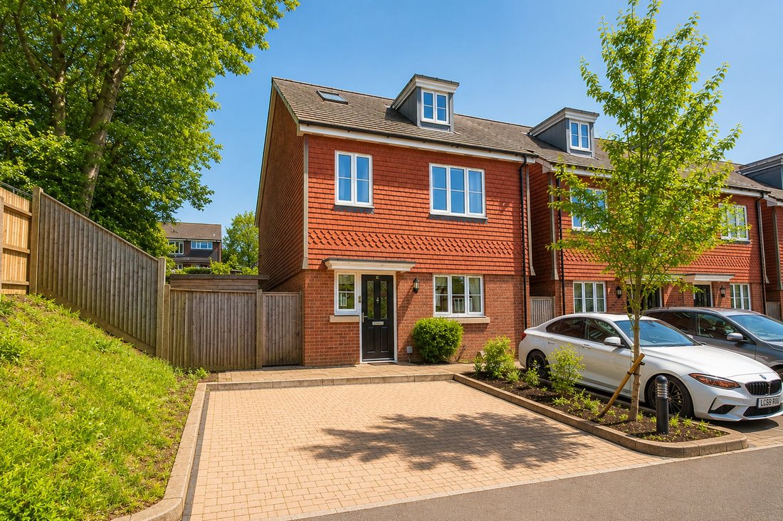 House in Haywards Heath, England 1 - 17721258