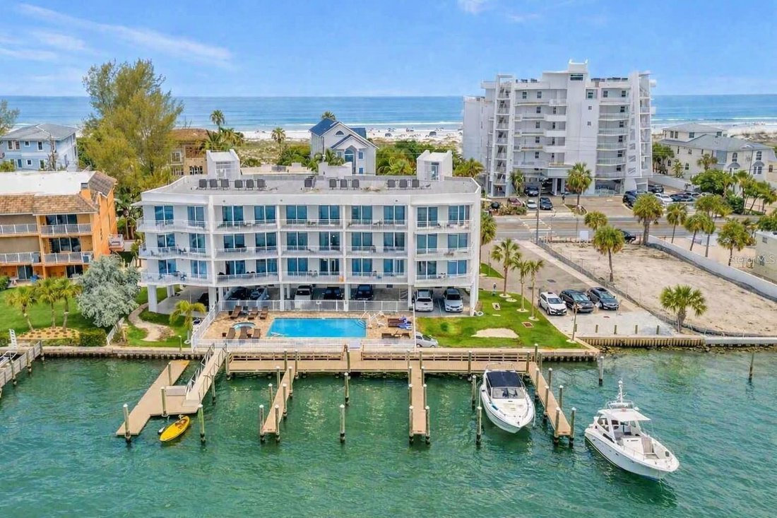 Condo in St. Pete Beach, Florida, United States 1 - 18365496