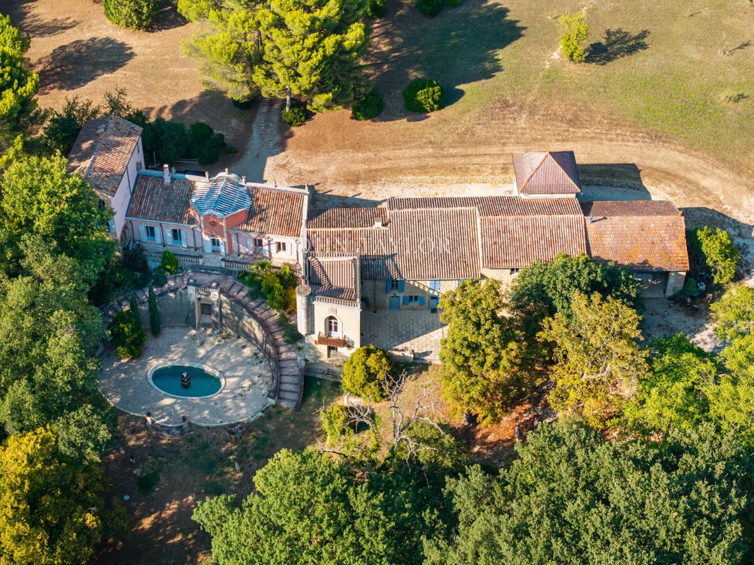 Estate in Puyvert, Provence-Alpes-Côte d'Azur, France 2 - 18598289