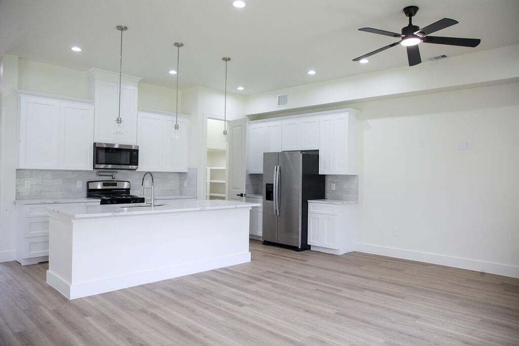 Houston, Texas, United States 4 - 18597848