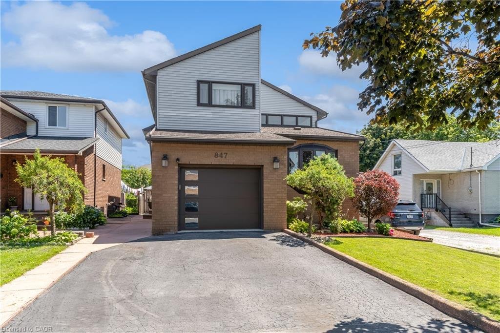 House in Hamilton, Ontario, Canada 2 - 18597245