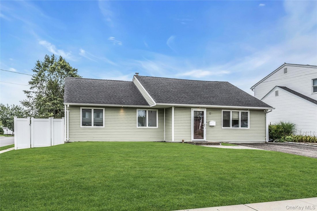 House in Plainview, New York, United States 3 - 18602374