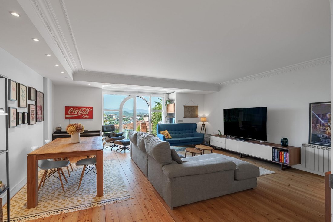 Villa in Ipar-Ekialdea, Donostia-San Sebastian, Spain 4 - 18598049