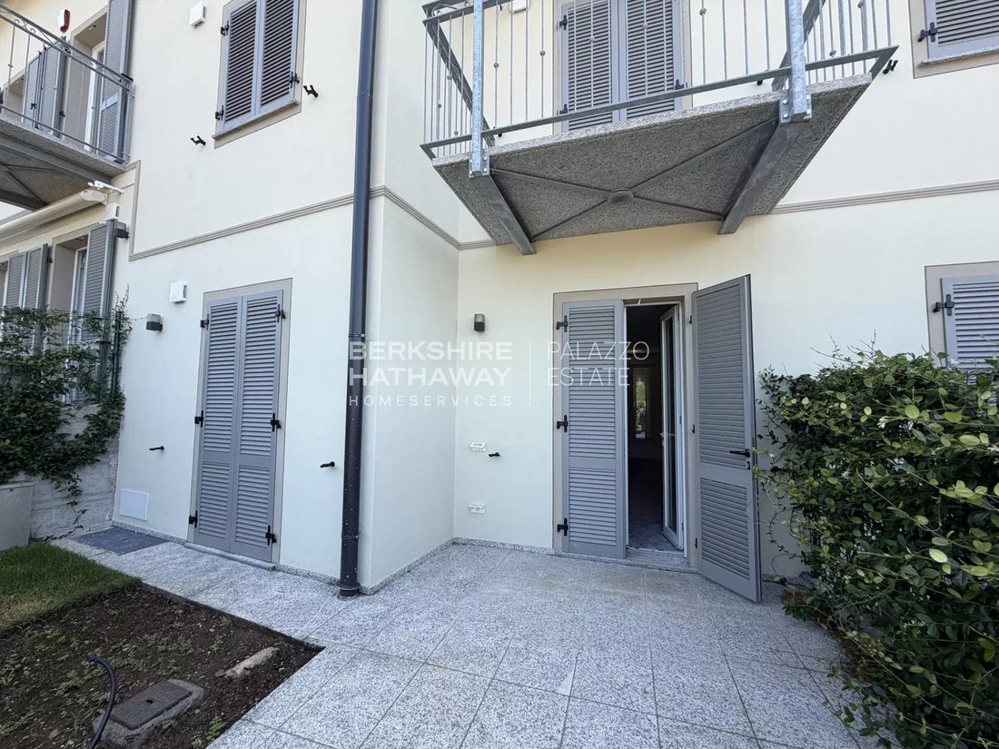 House in San Fermo della Battaglia, Lombardy, Italy 3 - 15432463