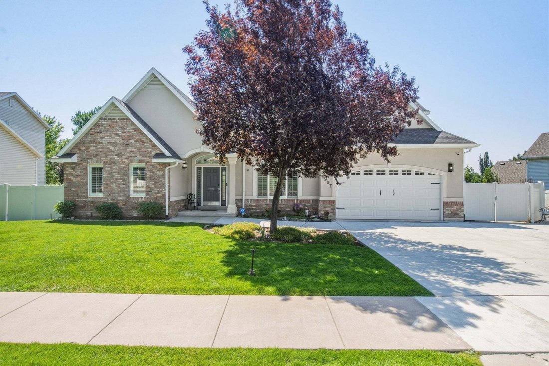 House in Centerville, Utah, United States 4 - 18600507