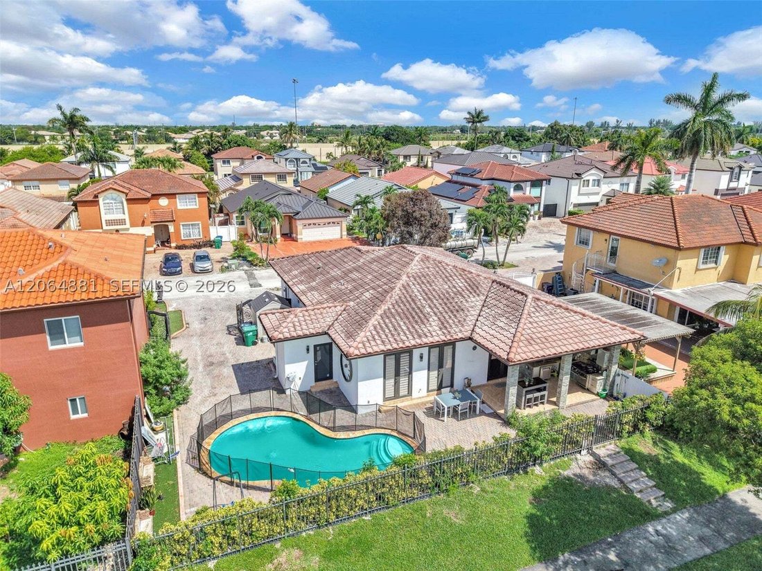House in Hialeah, Florida, United States 2 - 18601007
