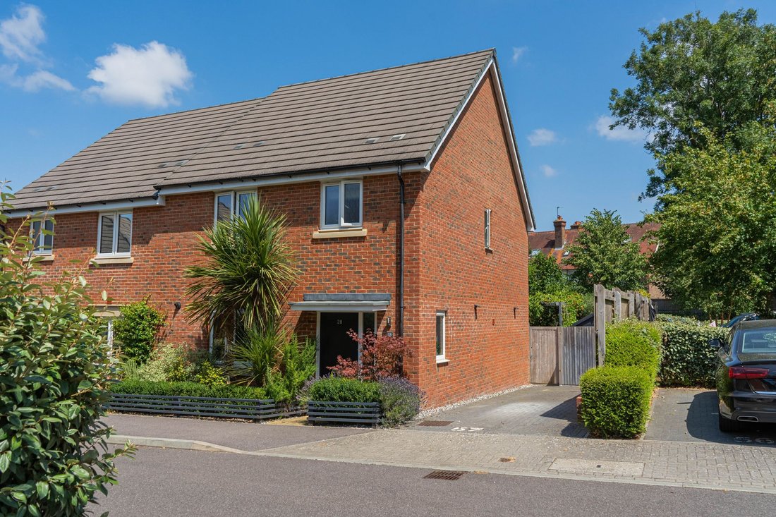 House in Haywards Heath, England 1 - 18475722
