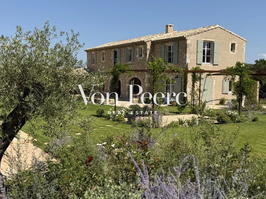 House in Eygalières, Provence-Alpes-Côte d'Azur, France 1 - 18598406